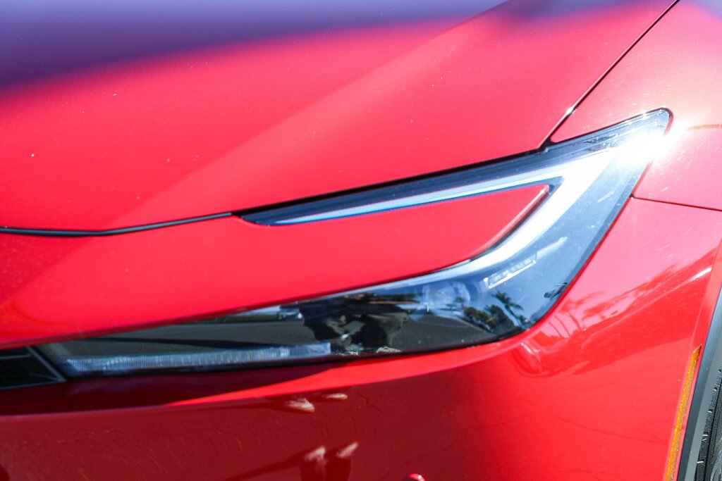 Certified 2025 Toyota Prius LE FWD image 18