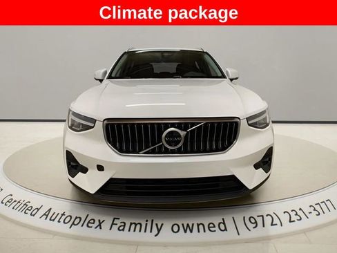 Used 2025 Volvo XC40 B5 Plus image 2
