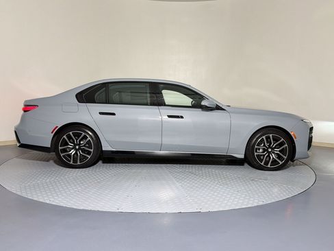 Used 2025 BMW 740i xDrive AWD/4WD image 8