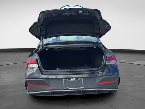New 2026 Hyundai Elantra SE FWD image 17