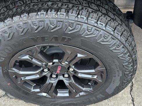 Certified 2025 GMC Canyon Elevation w/ Convenience Package AWD/4WD image 11