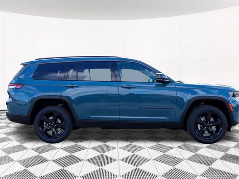 New 2026 Jeep Grand Cherokee L Limited w/ Limited Altitude Package AWD/4WD image 13