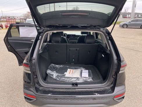 Used 2025 Volkswagen Taos SE image 16