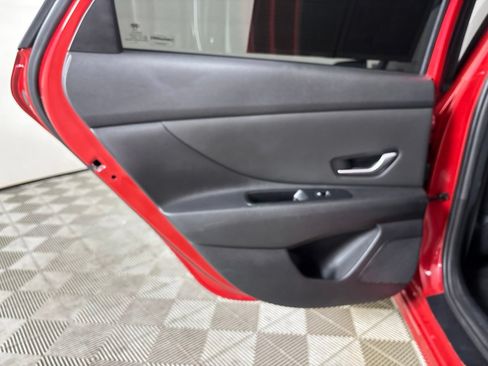 Used 2023 Hyundai Elantra Limited w/ Preferred Accessory Package FWD image 25