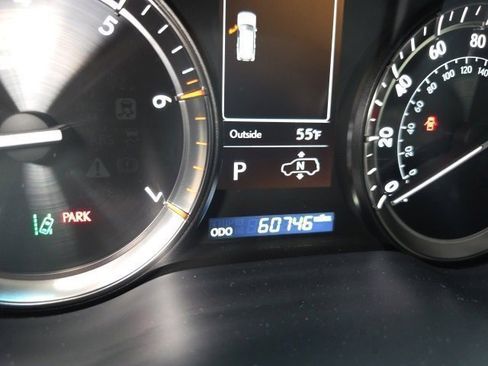 Used 2019 Lexus LX 570 4WD w/ Luxury Package image 7