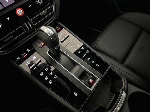 New 2026 Porsche Macan AWD/4WD image 18