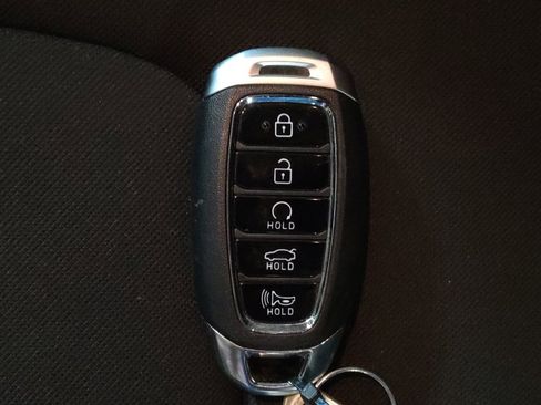 Used 2022 Hyundai Elantra SEL image 32