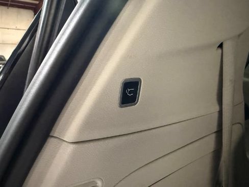Used 2024 Chrysler Pacifica Limited FWD image 29