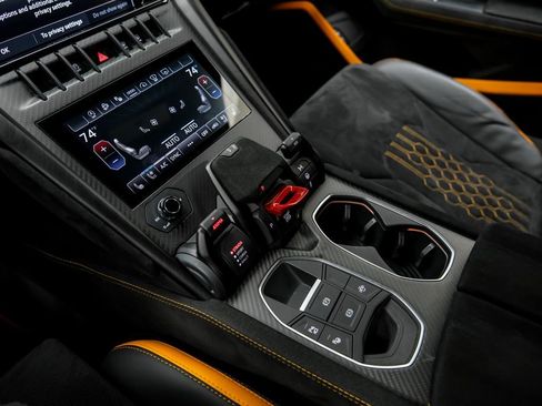 Used 2023 Lamborghini Urus Performante AWD/4WD image 28