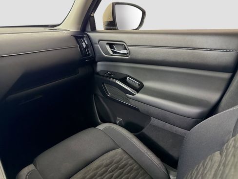 Used 2022 Nissan Pathfinder SV image 19