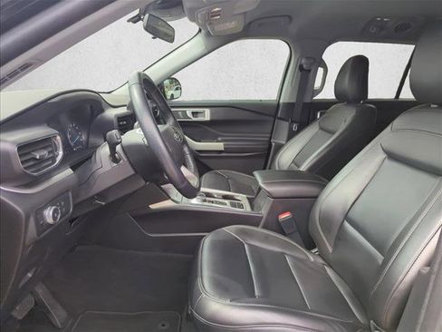Certified 2022 Ford Explorer XLT w/ Equipment Group 202A RWD image 16