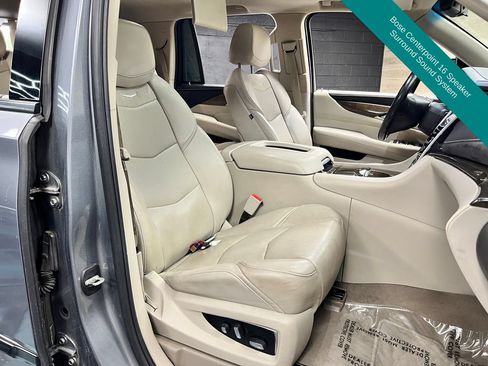 Used 2019 Cadillac Escalade Premium Luxury w/ Escalade Sport Edition AWD/4WD image 8