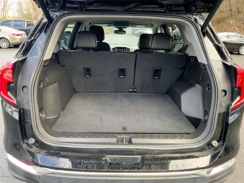 Used 2024 GMC Terrain SLT image 25