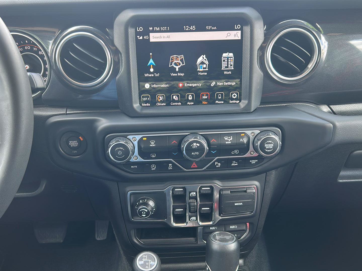 Used 2023 Jeep Wrangler Unlimited Sahara AWD/4WD image 13