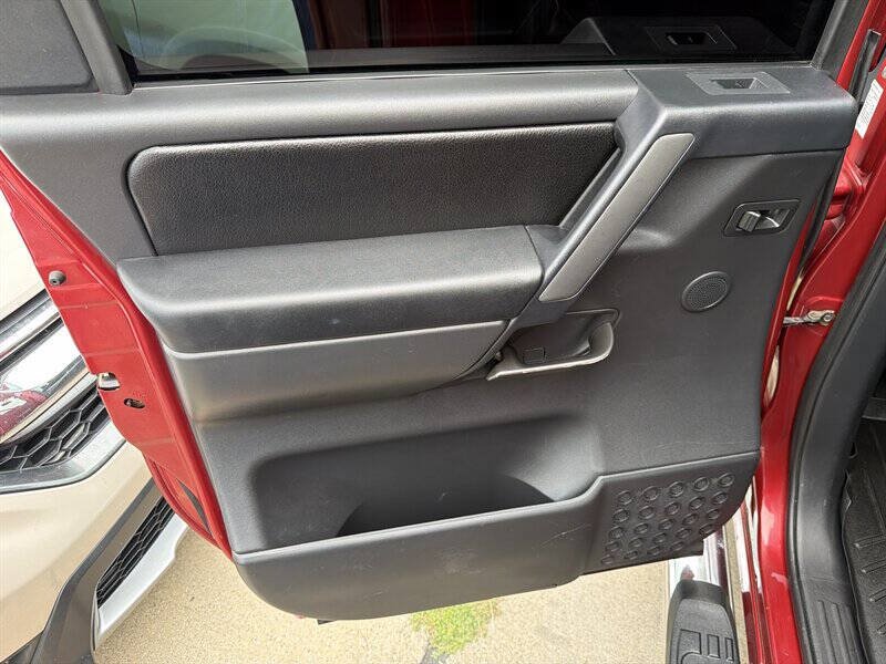 Used 2013 Nissan Titan S AWD/4WD image 13