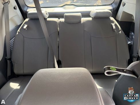 Used 2024 Toyota Sienna XLE FWD image 27