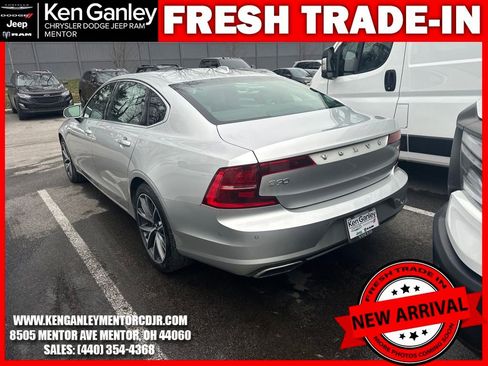 Used 2018 Volvo S90 T6 Momentum w/ Convenience Package image 8