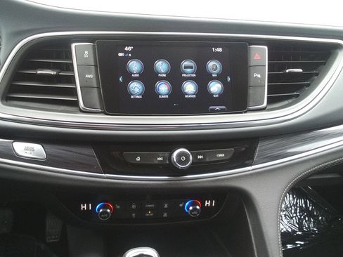 Used 2018 Buick Enclave Essence image 22