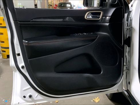 Used 2016 Jeep Grand Cherokee Laredo 75th Anniversary image 21