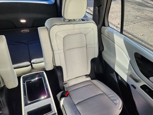 New 2026 Lincoln Aviator Black Label w/ Jet Appearance Package image 15