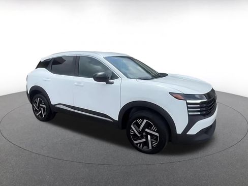 Used 2026 Nissan Kicks SV w/ Cold Weather Package FWD image 2