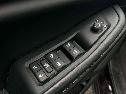 Used 2023 Jeep Grand Cherokee L Limited w/ Black Appearance Package image 23