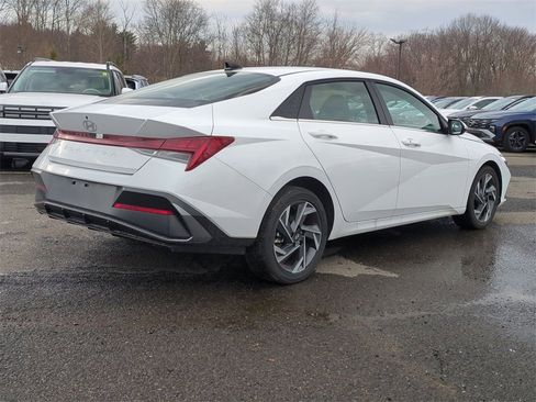 Certified 2025 Hyundai Elantra SEL image 3