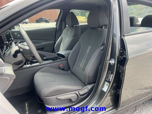 Used 2025 Hyundai Elantra Sport FWD image 19