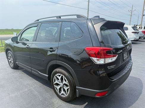 Used 2019 Subaru Forester Premium w/ All-Weather Package AWD/4WD image 9