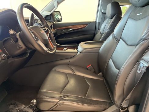 Used 2019 Cadillac Escalade Luxury AWD/4WD image 11