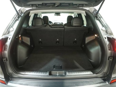 Used 2019 Jeep Cherokee Latitude Plus w/ Cold Weather Group AWD/4WD image 6
