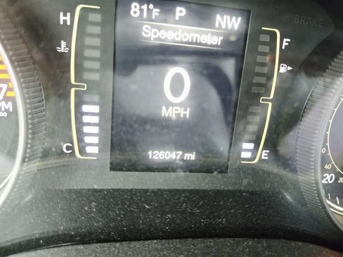 Used 2018 Jeep Cherokee Latitude w/ Cold Weather Group AWD/4WD image 11