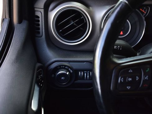 Used 2020 Jeep Wrangler Sport AWD/4WD image 38