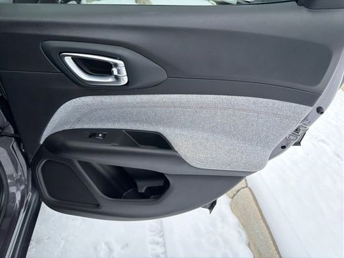 Used 2024 Jeep Compass Latitude image 21