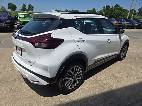 Used 2024 Nissan Kicks SR w/ SR Premium Package FWD image 11