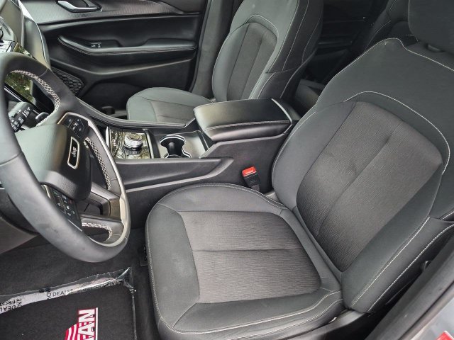 Used 2024 Jeep Grand Cherokee Laredo w/ Luxury Tech Group I AWD/4WD image 11