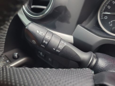 Used 2020 Toyota Tacoma SR5 RWD image 31
