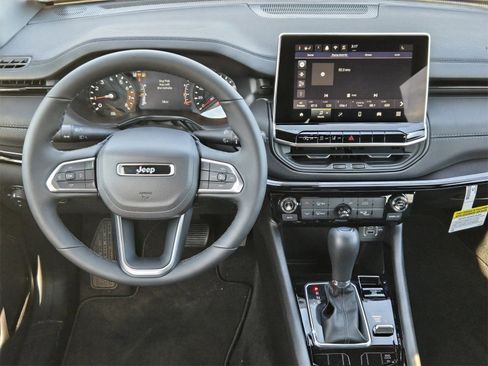 New 2026 Jeep Compass Latitude image 25