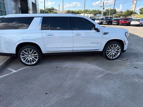 Used 2026 GMC Yukon XL Denali w/ Denali Reserve Package AWD/4WD image 6