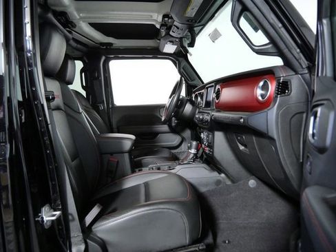 Used 2023 Jeep Wrangler Unlimited Rubicon w/ Cold Weather Group AWD/4WD image 14