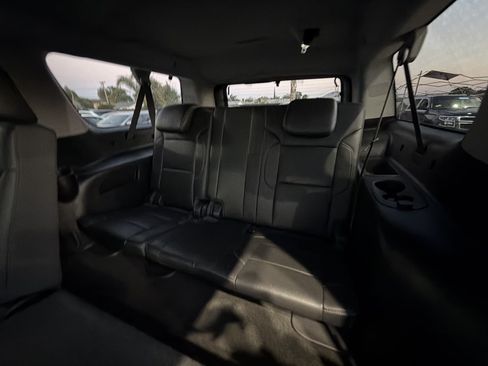 Used 2018 Chevrolet Suburban LT w/ Luxury Package RWD image 7