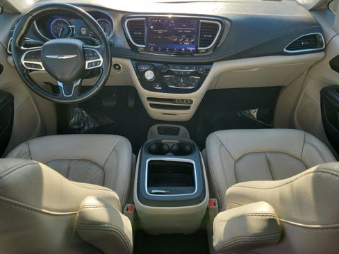 Used 2021 Chrysler Pacifica Touring-L image 12