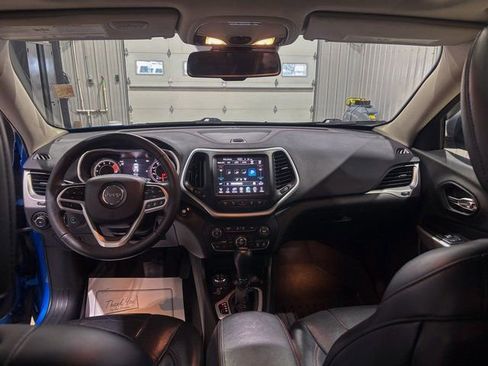 Used 2017 Jeep Cherokee Trailhawk image 19