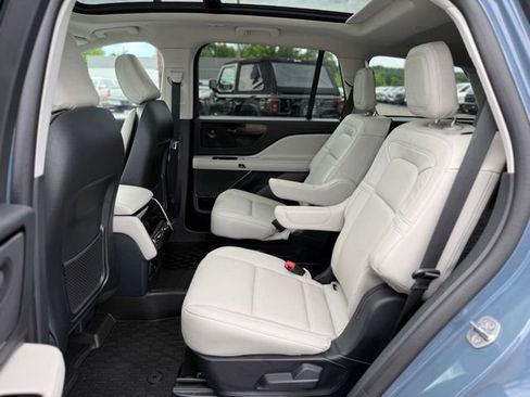 Used 2025 Lincoln Aviator Reserve w/ Jet Appearance Package AWD/4WD image 16