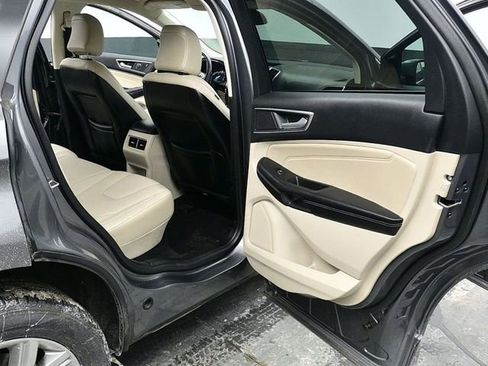 Used 2022 Ford Edge Titanium image 9