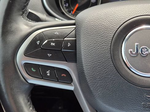 Used 2019 Jeep Cherokee Limited FWD image 21