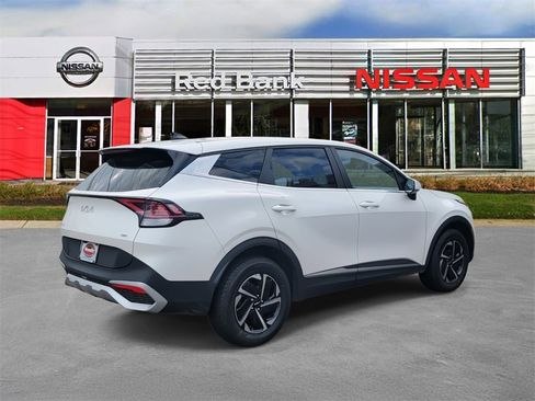 Used 2024 Kia Sportage LX image 6