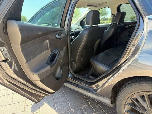 Used 2015 Ford Focus Titanium FWD image 9