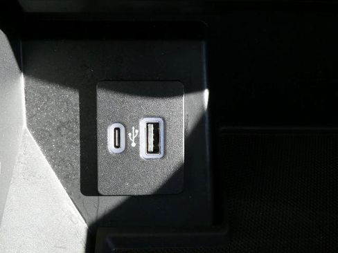 Certified 2021 Ford F150 Lariat w/ Equipment Group 502A High image 29