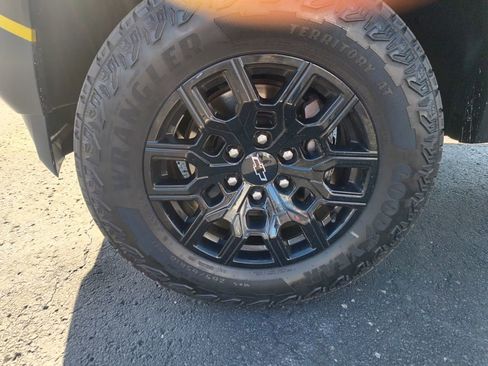 Used 2023 Chevrolet Colorado Trail Boss w/ Technology Package image 9